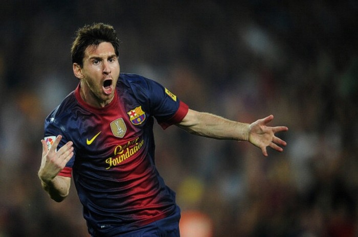 3. Lionel Messi: Tài năng thiên bẩm của Messi giúp anh kiếm được bản hợp đồng có mức lương cao nhất Barcelona, bên cạnh đó là một tá những hợp đồng quảng cáo với Adidas, Pepsi, EA Sports… giúp Leo kiếm 39 triệu USD/năm.